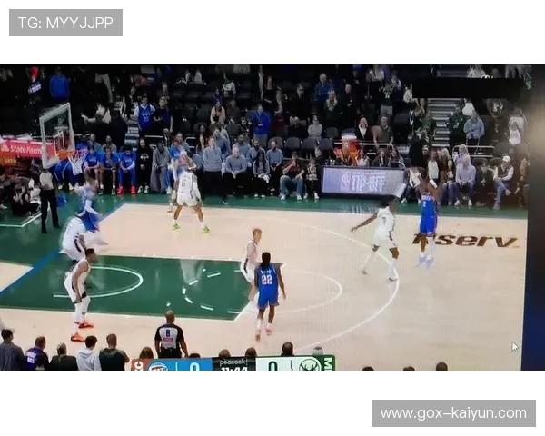 NBA杯小组赛收官战雄鹿客场挑战尼克斯卫冕冠军誓夺关键胜利